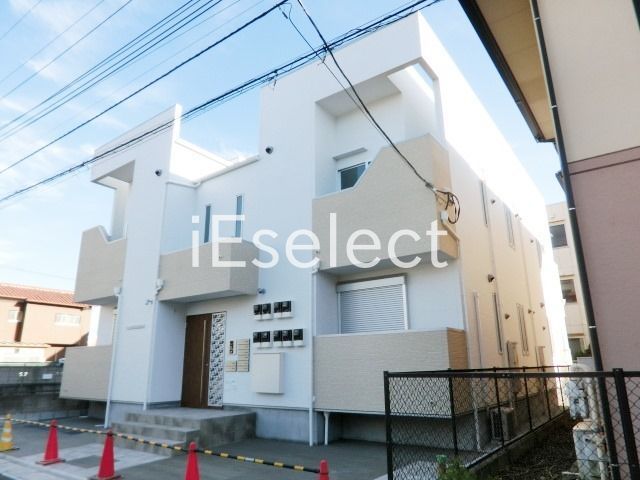 建物外観　周辺にはスーパーや病院があるので便利な環境ですよ