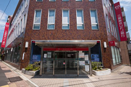 銀行　三菱UFJ銀行（銀行）まで387m