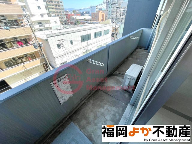 バルコニー　外からの目が気にならないバルコニーで洗濯物が干せます