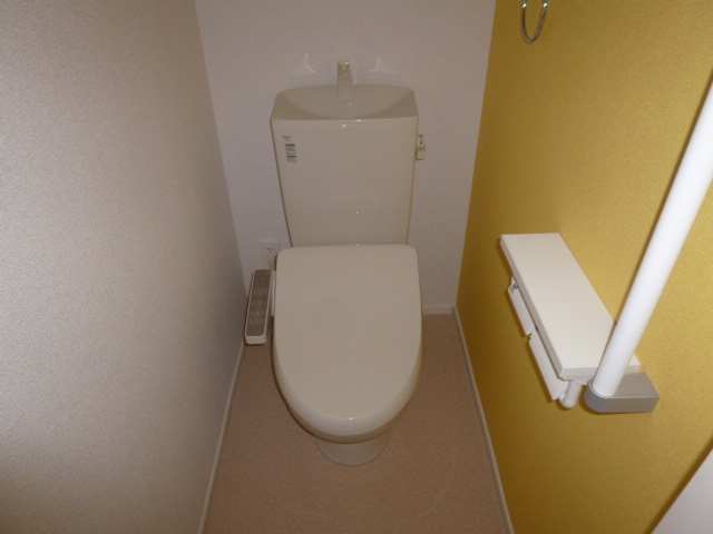 トイレ　温水洗浄便座