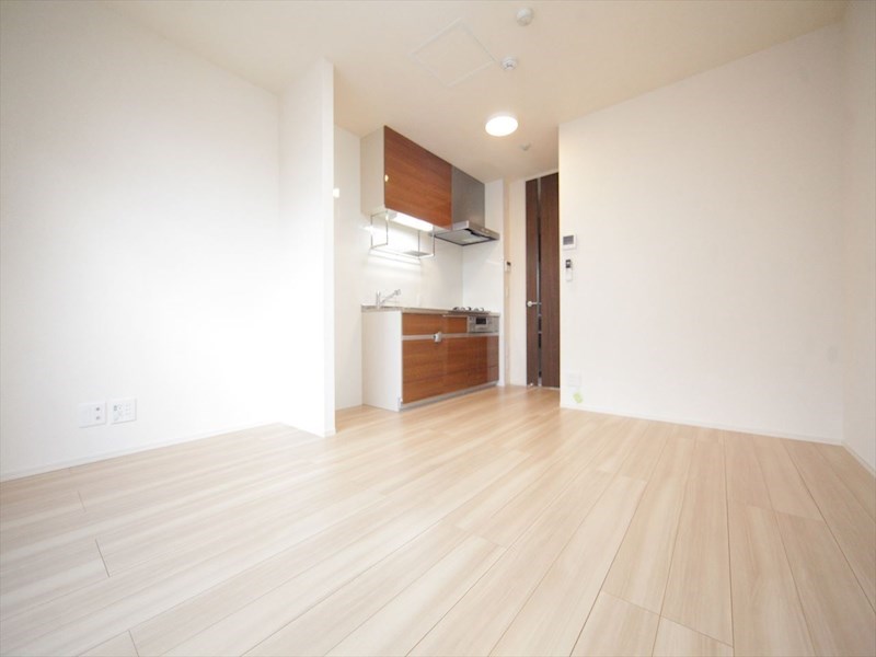 居室・リビング　ＬＤＫ10帖　システムキッチン　エアコン完備　バルコニー