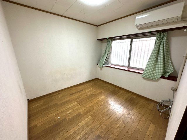 西賀茂大栗町貸家の居間写真