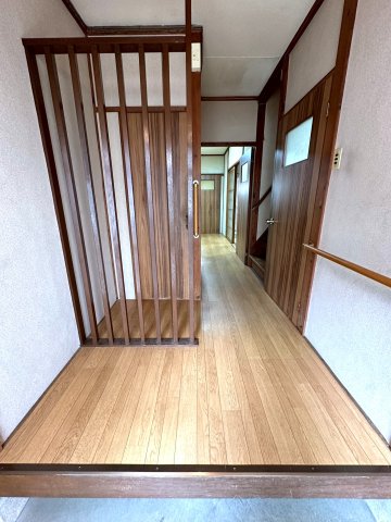 西賀茂大栗町貸家の玄関写真