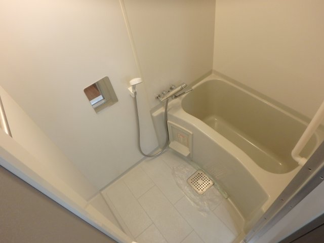 バス・シャワールーム　コンパクトで使いやすいお風呂です