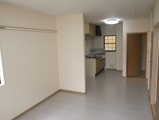 居室・リビング　別号室参考写真(反転)