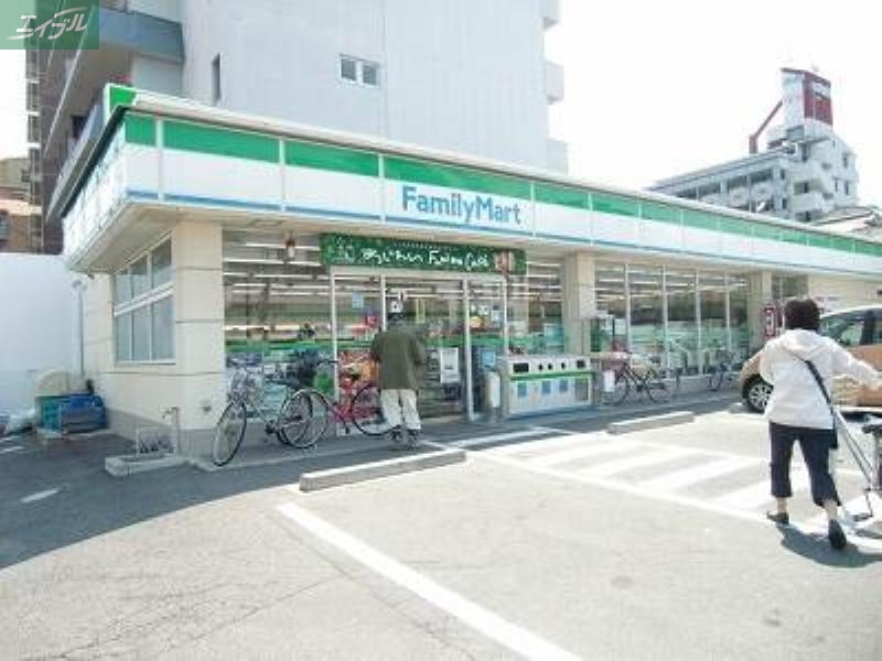 コンビニ　ファミリーマート岡大前店（コンビニ）まで423m