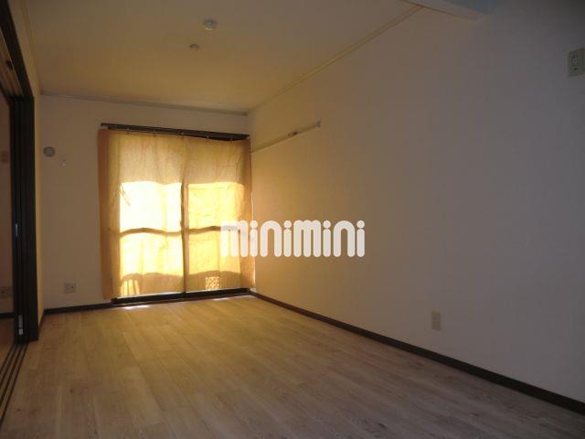 その他部屋・スペース　開放感を感じられるＬＤＫ！カーテンを開けると陽光が！