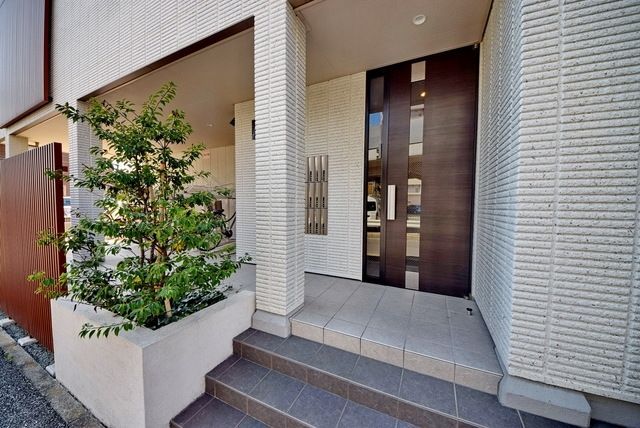 エントランス　オートロック付きで安心ですね