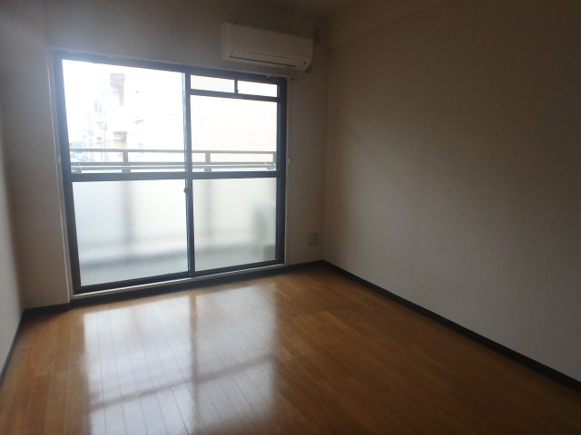 居室・リビング　ゆったり過ごせる居間です