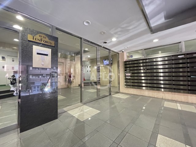 エントランス　テン・フォーティー　エントランス