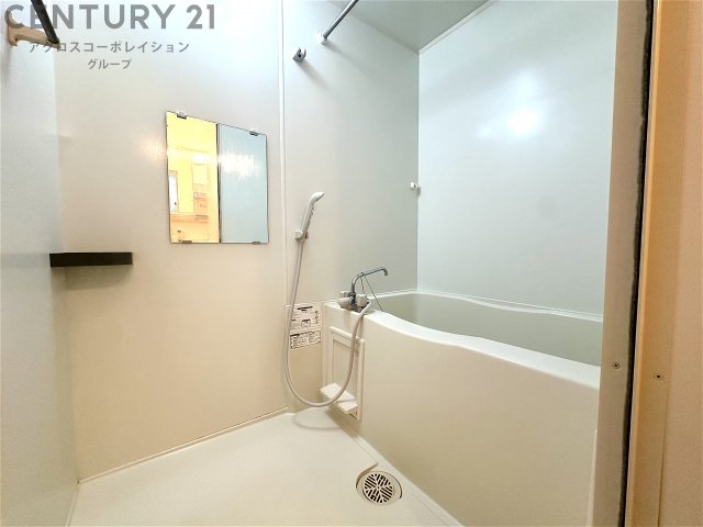 バス・シャワールーム　シンプルで清潔感のある浴室です♪