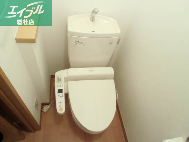 トイレ　トイレは洗浄機能付き温水シャワー付（＾＾）ｖ