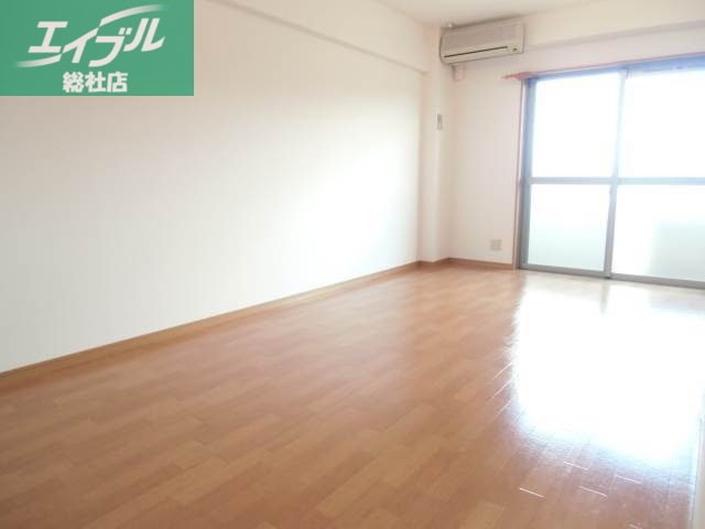 居室・リビング　ゆとりある１０帖洋室