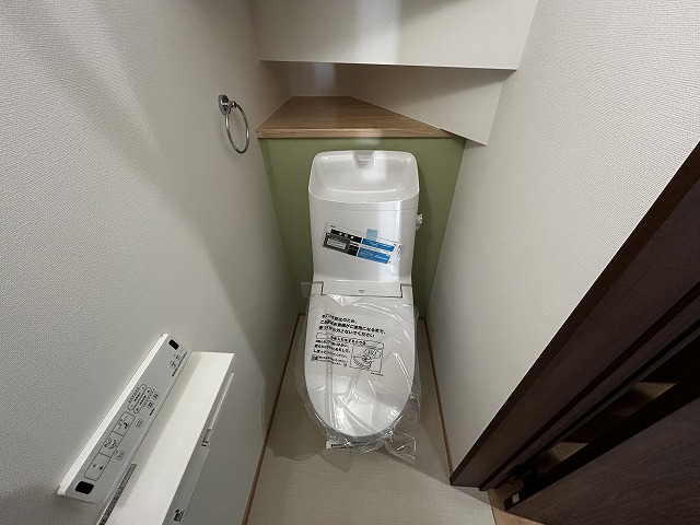 トイレ　温水洗浄便座付　WC