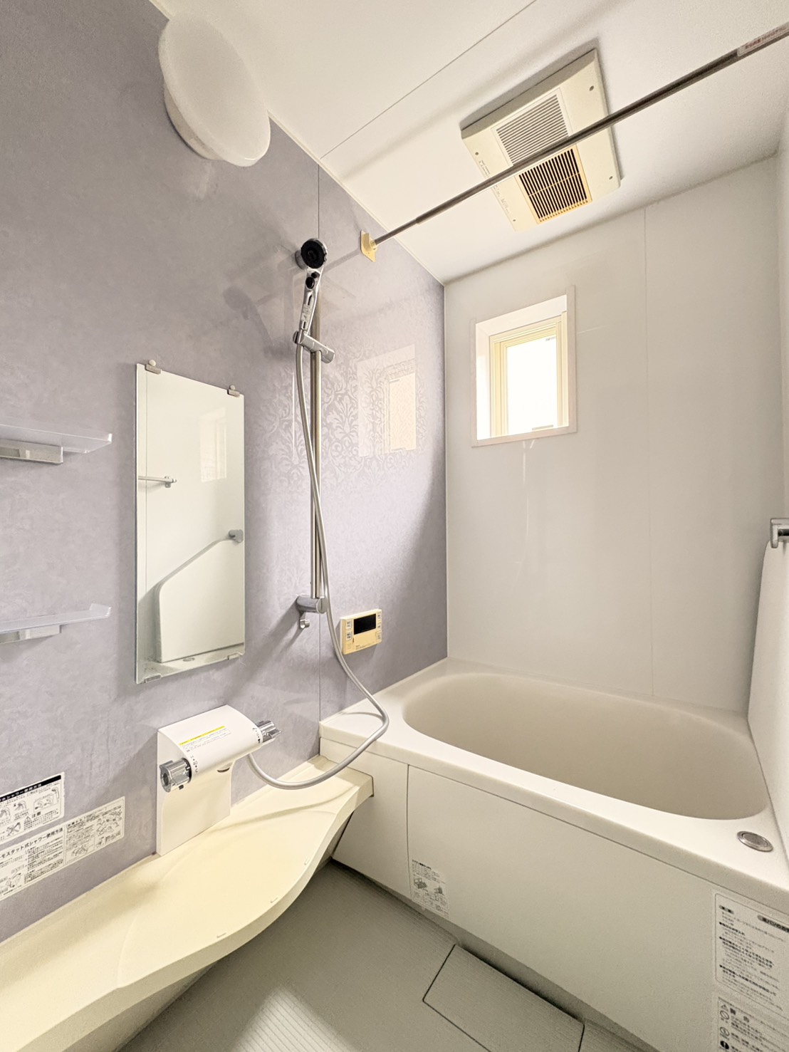 バス・シャワールーム　浴室乾燥機付きのバスルームで一日の疲れを癒しましょう♪