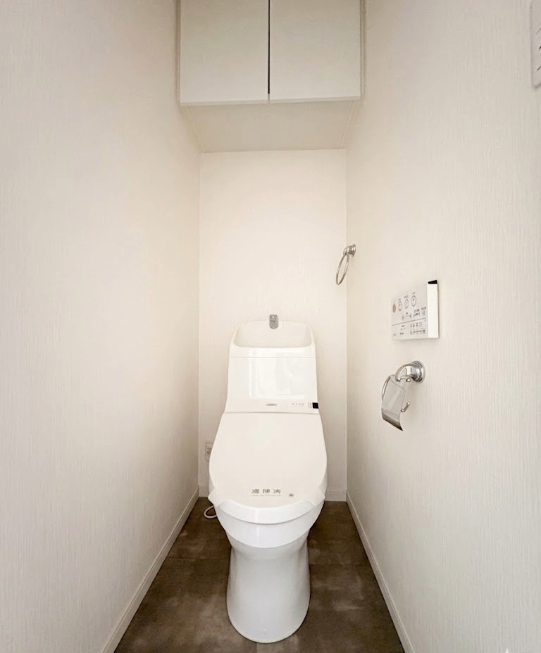 トイレ　温水洗浄便座付のトイレです♪