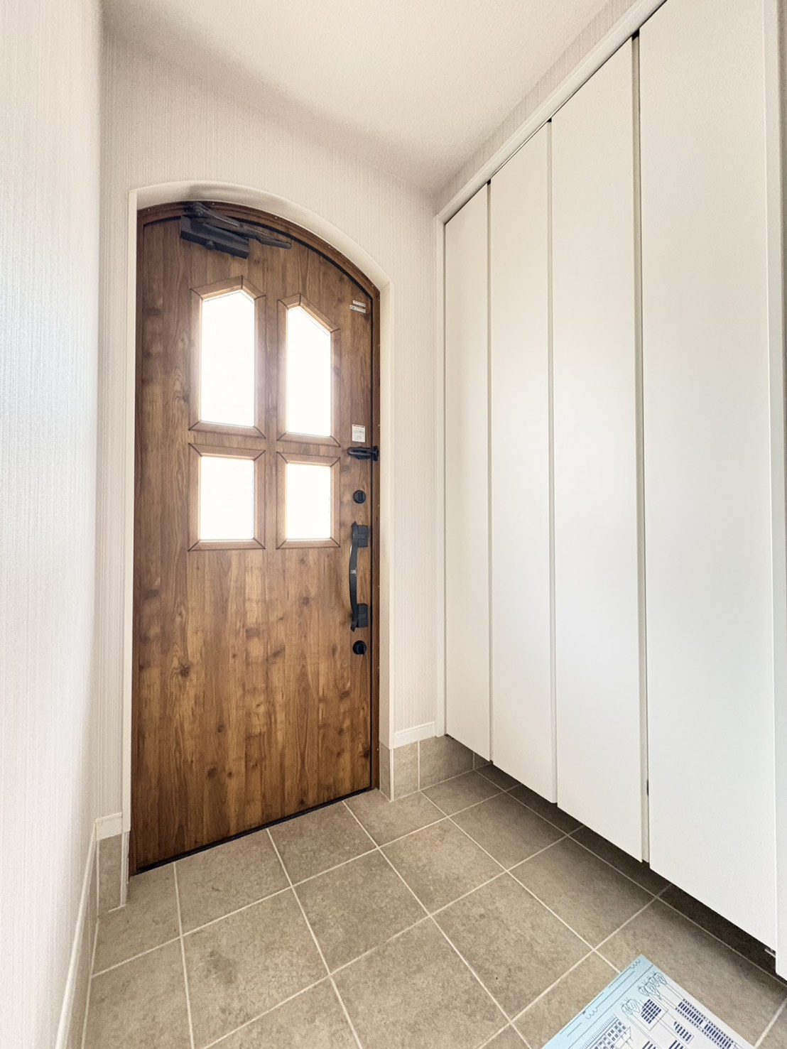 玄関　シューズボックス付きですっきりとした玄関♪