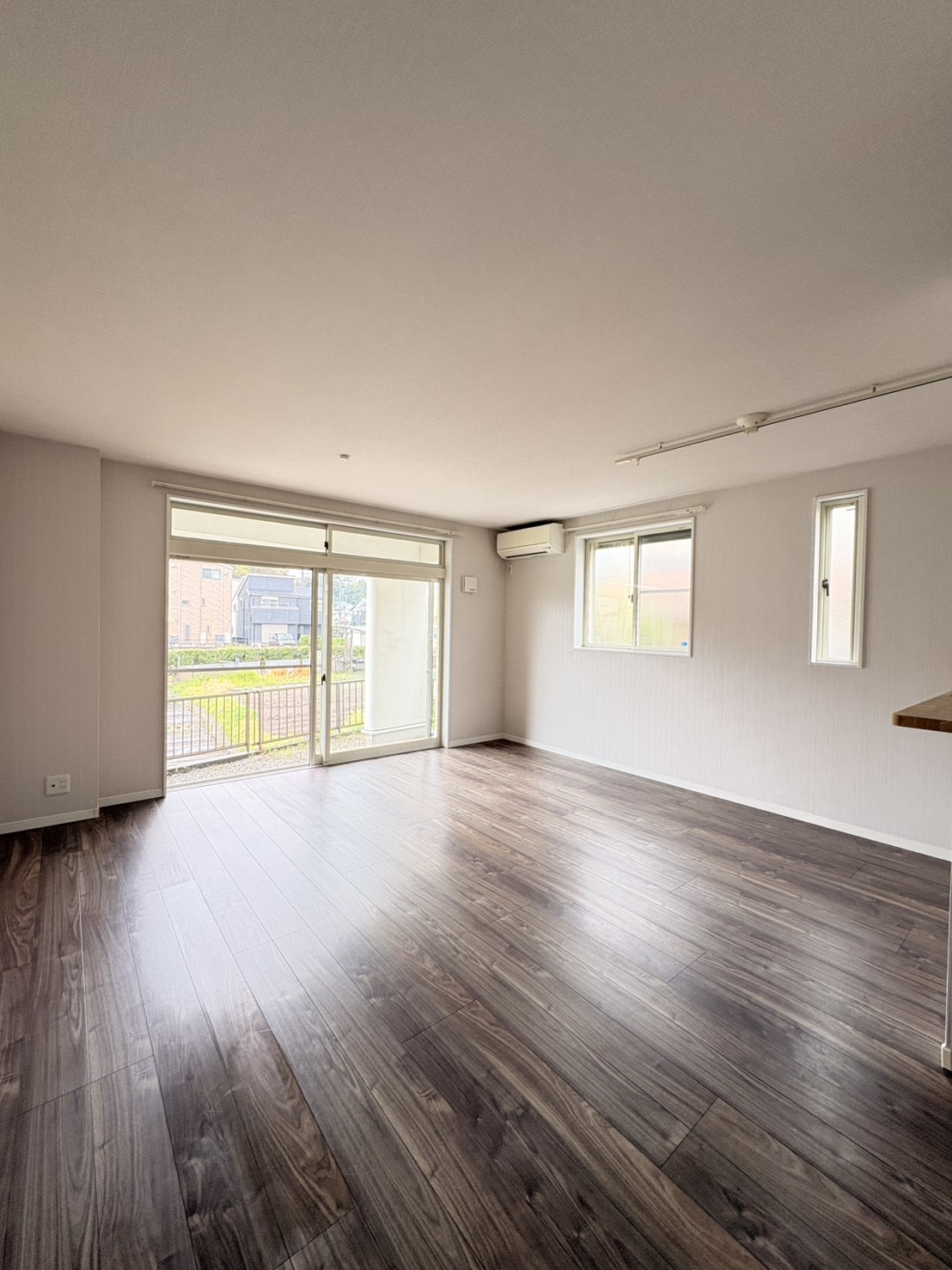 居室・リビング　16帖のLDKはくつろぎの空間となります♪