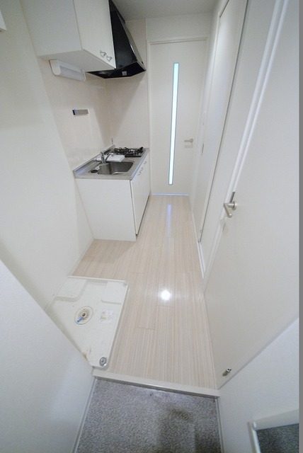 玄関　写真は２０３号室