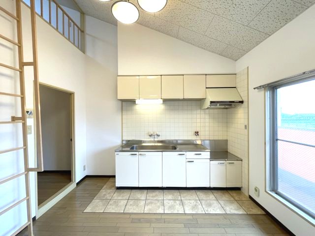 居室・リビング　イメージとして同建物他部屋を表示しています