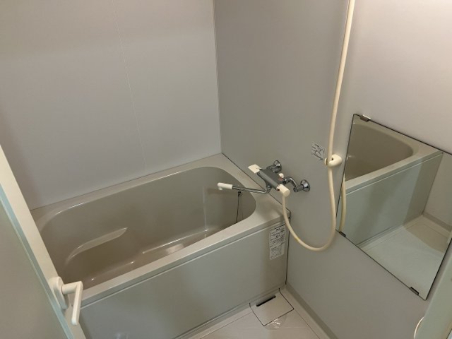 バス・シャワールーム　浴室乾燥機付きで便利です！