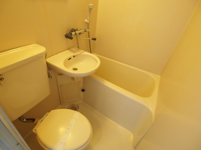 バス・シャワールーム　落ち着いた空間のお風呂です