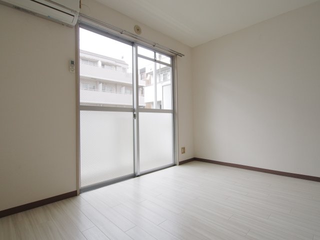 その他部屋・スペース　広くて明るい寝室