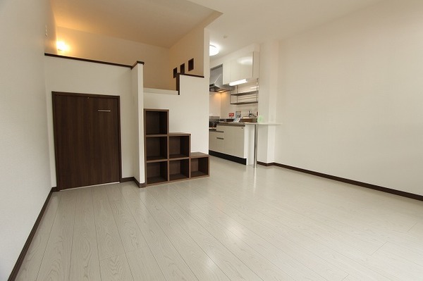 居室・リビング　※写真は反転