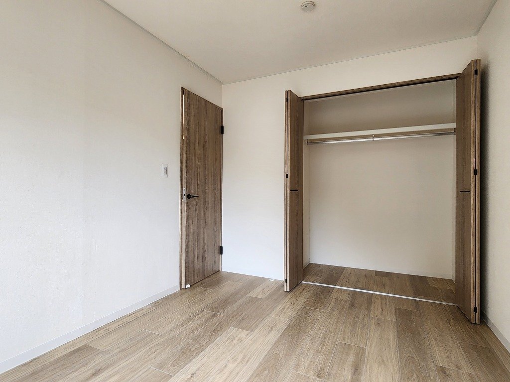 収納　５．６帖寝室クローゼット収納