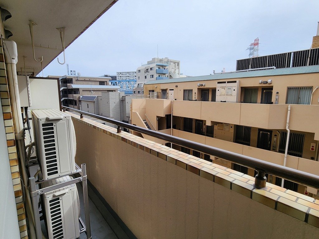 バルコニー　前面棟の影響なく日当り良好