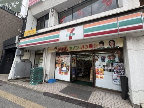 コンビニ　セブンイレブン日野駅前店（コンビニ）まで185m