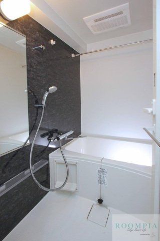 バス・シャワールーム　※同タイプの別のお部屋になります