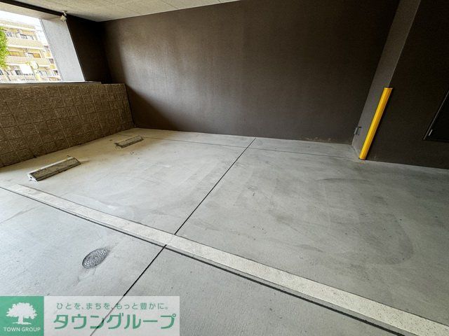 駐車場　収納