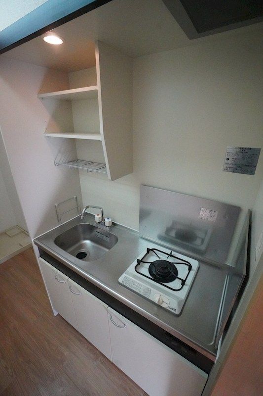 キッチン　別部屋参考写真となります