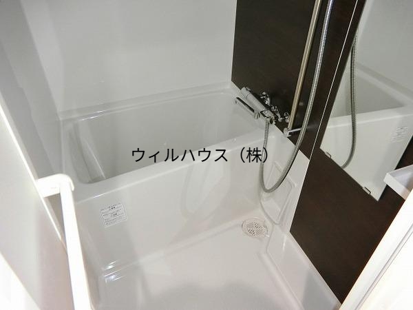 バス・シャワールーム　浴室乾燥機付きバス！