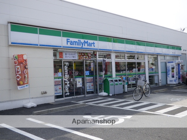 コンビニ　ファミリーマート（コンビニ）まで370m