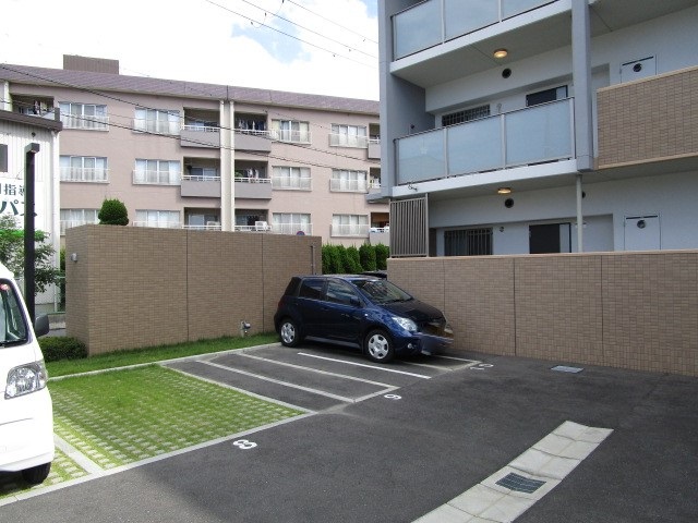 駐車場　駐車場