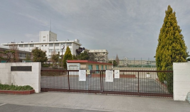 中学校　摂津市立第三中学校（中学校）まで640m