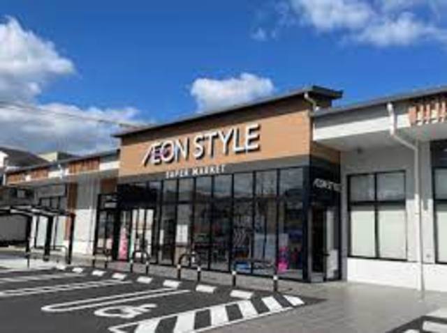 スーパー　イオンスタイル西ノ京小町（スーパー）まで877m