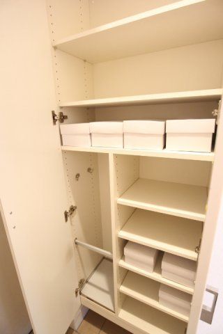 玄関　※同タイプの別のお部屋です。