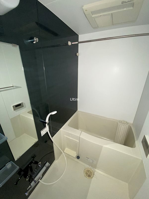 バス・シャワールーム　※同タイプの他のお部屋です