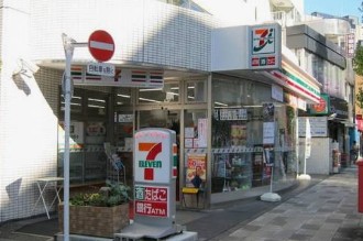 コンビニ　セブンイレブン港区芝4丁目店（コンビニ）まで221m