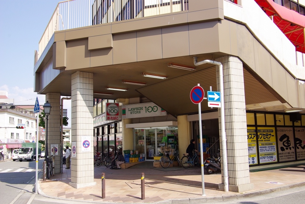 コンビニ　ローソンストア100 宝塚南口駅前店（コンビニ）まで295m