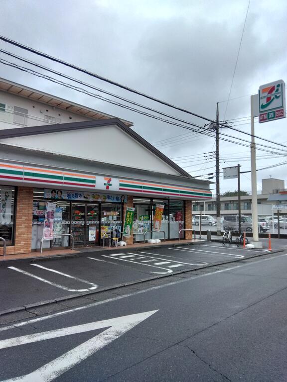 コンビニ　セブンイレブン（コンビニ）まで220m