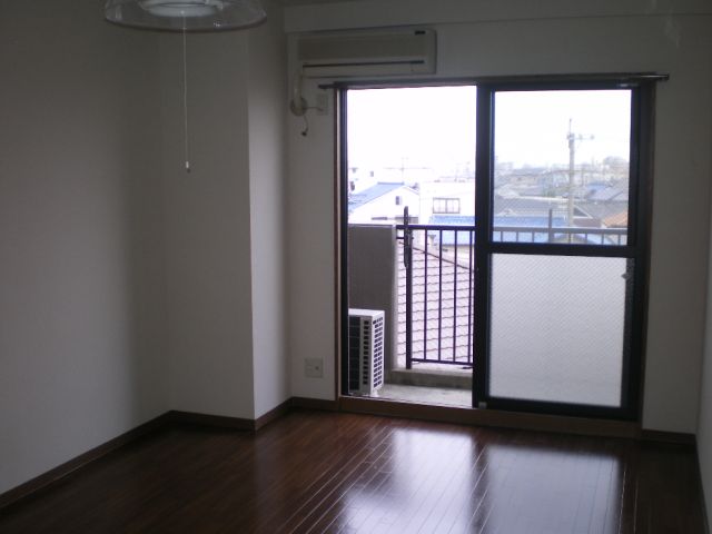 居室・リビング　キレイなお部屋です。