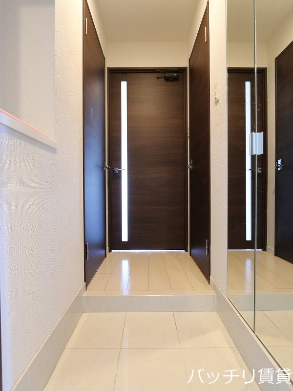 玄関　※同型タイプのため、現状優先