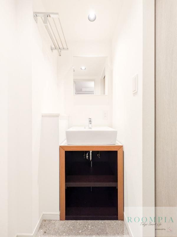 洗面設備　※同タイプの別のお部屋です。