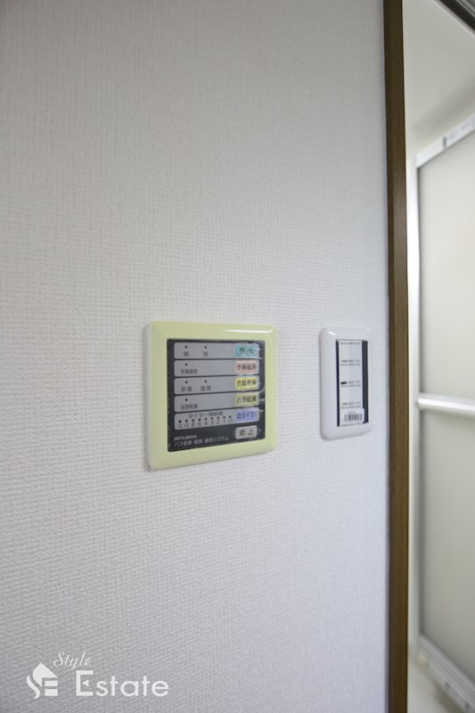 その他設備　浴室暖房乾燥機能付き