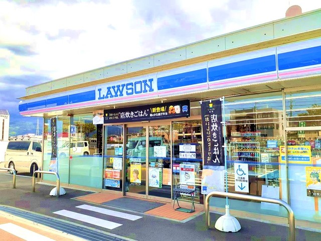 コンビニ　ローソン 岩出岡田店様（コンビニ）まで454m