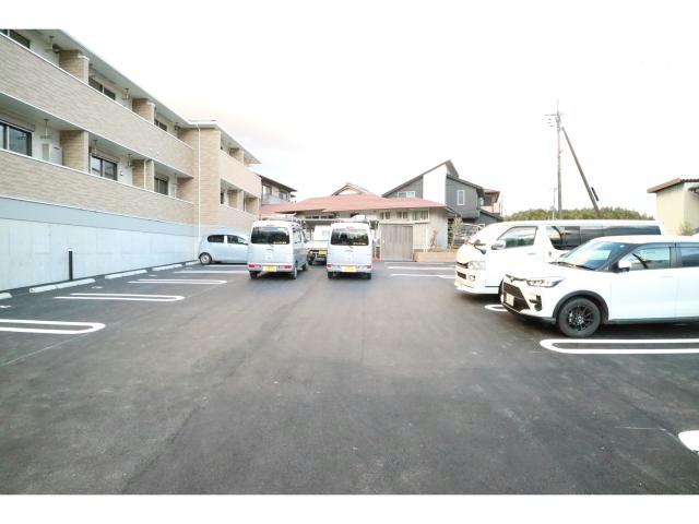 駐車場　駐車場